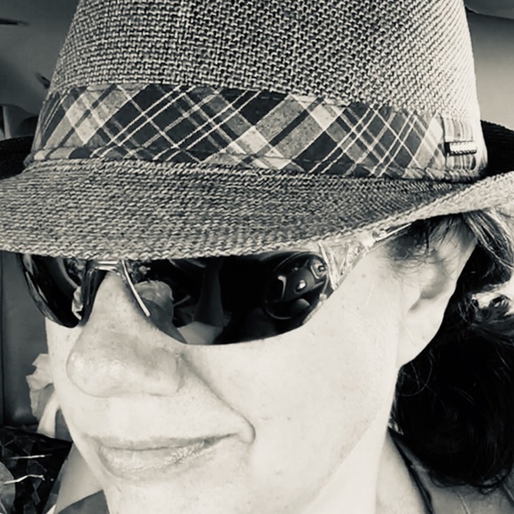 Meet your Posher, Chris - Picture 3 of 7